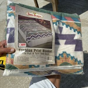 Vintage Home Designs Aztec Print Blanket Poly/Acrylic Full Twin 72” X 90” USA